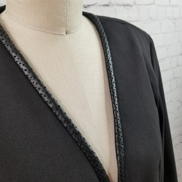 Darbie + Luke black open front blazer Career - Picture 4 of 7